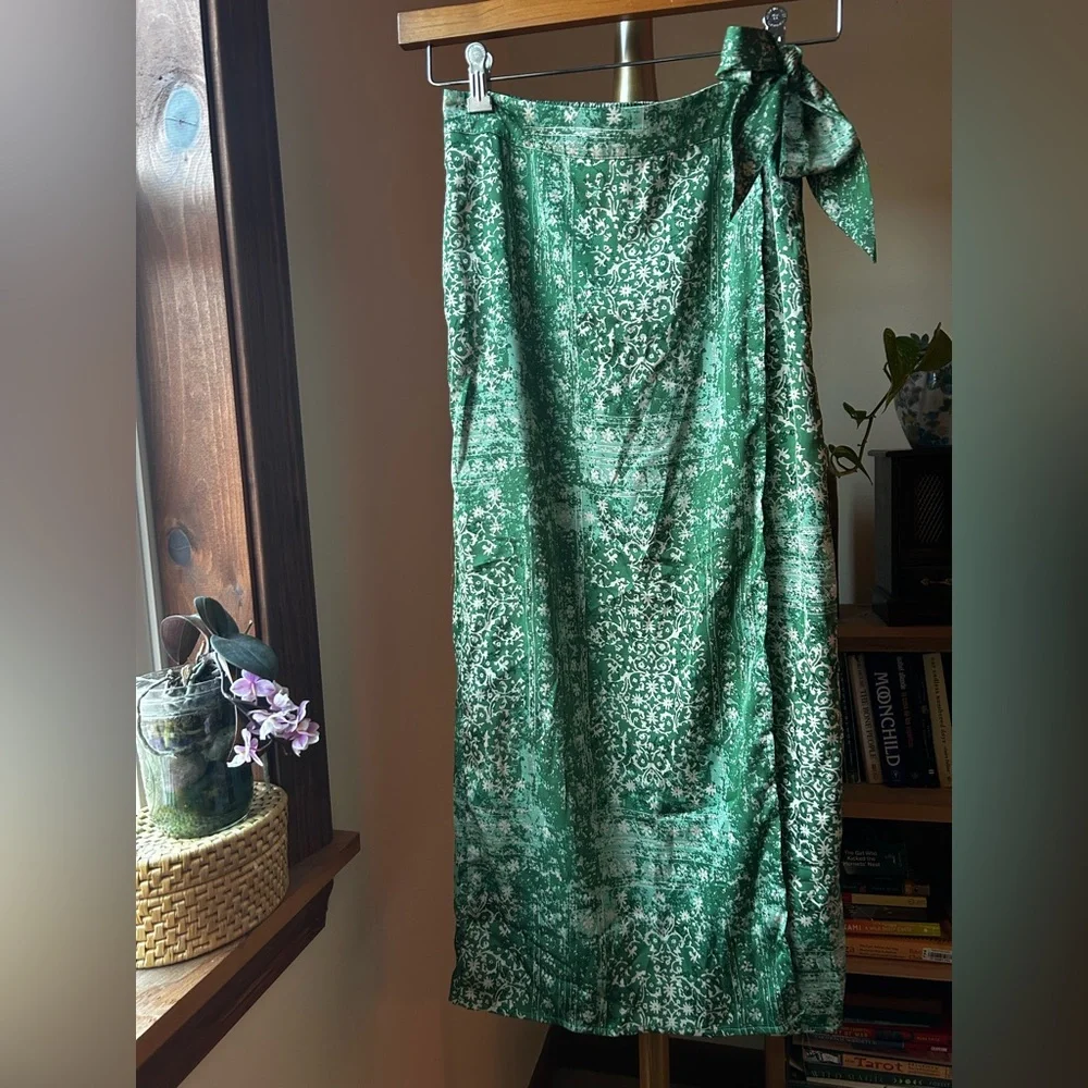 Rachel Zoe faux rap skirt batik style block print pattern feels like satin new - Picture 1 of 9